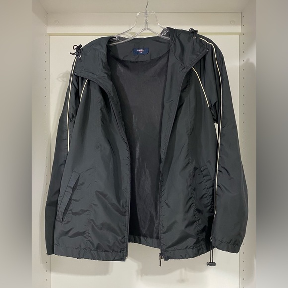 Uniqlo windbreaker - Picture 7 of 11